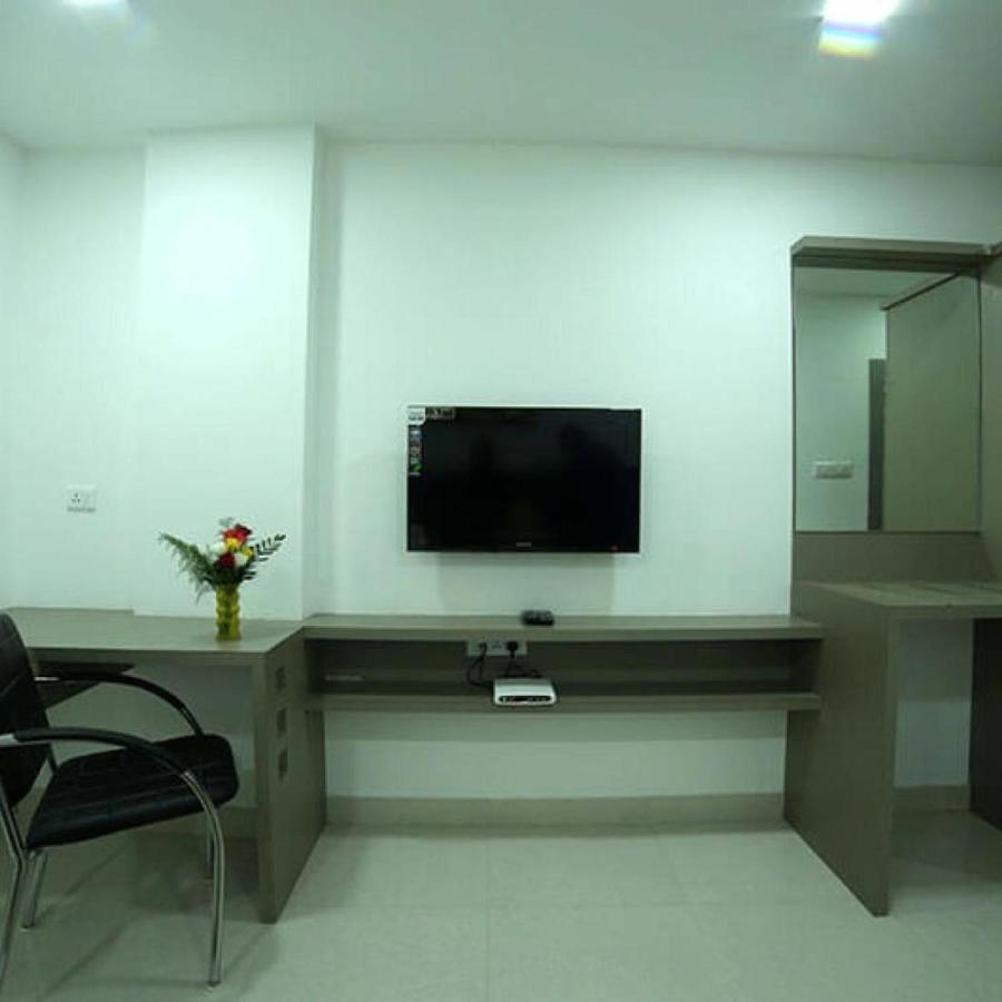 La Riviera Suites Madhapur Χιντεραμπάντ Εξωτερικό φωτογραφία